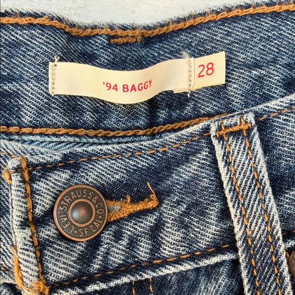 NWT Levi's Medium Indigo Worn Memory '94 Baggy Jeans 28 - Picture 4 of 9